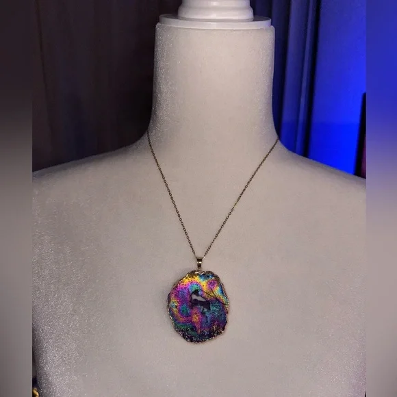 Gold plated Raw Rainbow/ Purple Amethyst Crystal Quartz Druzy Pendant Necklace - Picture 4 of 9
